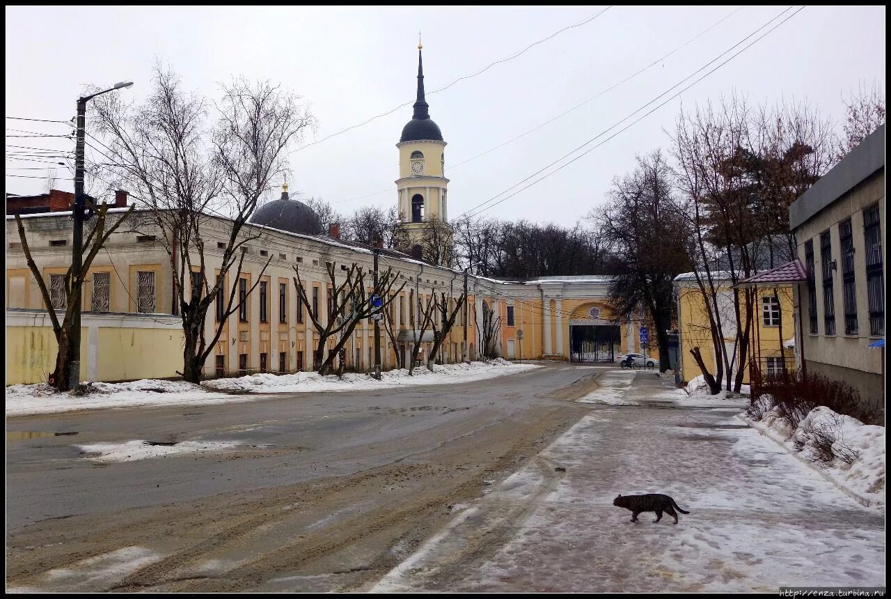 Ансамбль присутственных мест ставрополь. Арка в калуге. Проездная арка. Здание присутственных мест калуга. Здание присутственных мест калуга.