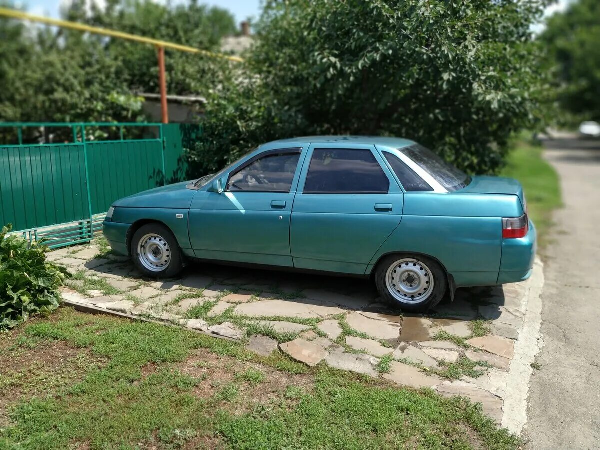 Ваз 2112 серебристо ярко синий. Ваз 2111 синяя. Цвета ваз 2000 года. Ваз 2110 2000 мираж. Ваз 2110 цвет электрон.