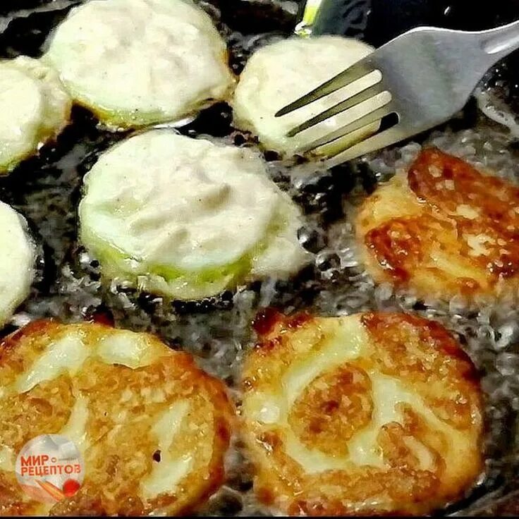 Кабачки в кляре с чесноком. Кабачки в кляре с чесноком. Цукини в кляре. Кабачки с мясом в кляре на сковороде. Кабачки в кляре на сковороде.