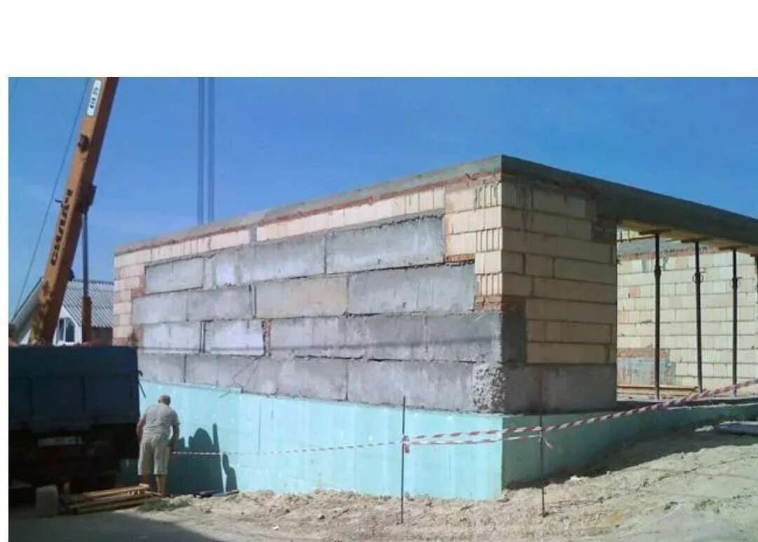 Гараж из фбс. Гараж из фбс. Фбс блок 40 см. Фбс 300 фундамент. Гараж из фбс блоков.