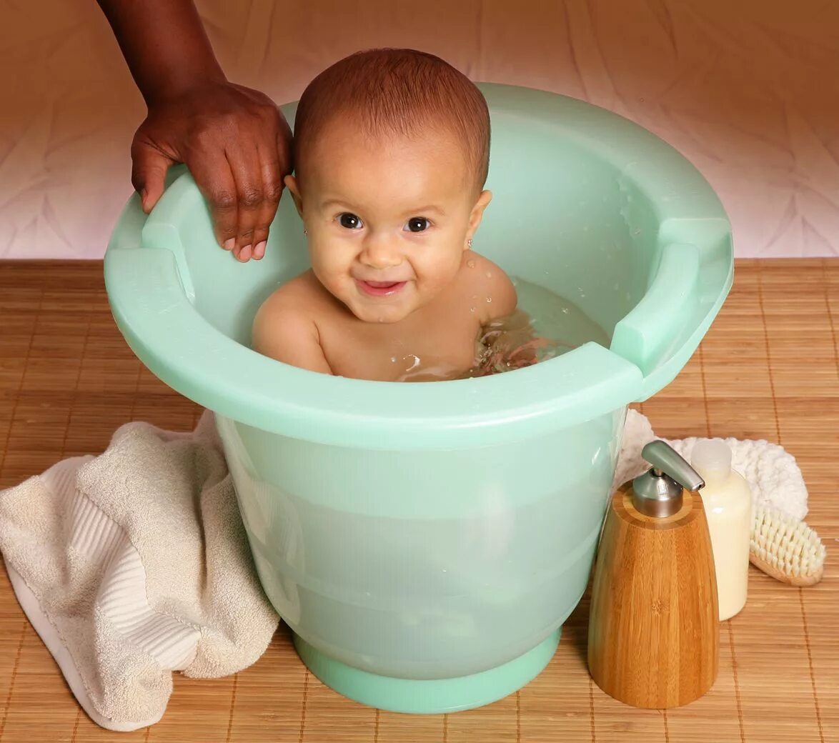 Ванночка для детей. Тазик для купания малыша. Ванночка для купания детей. Купание младенца.