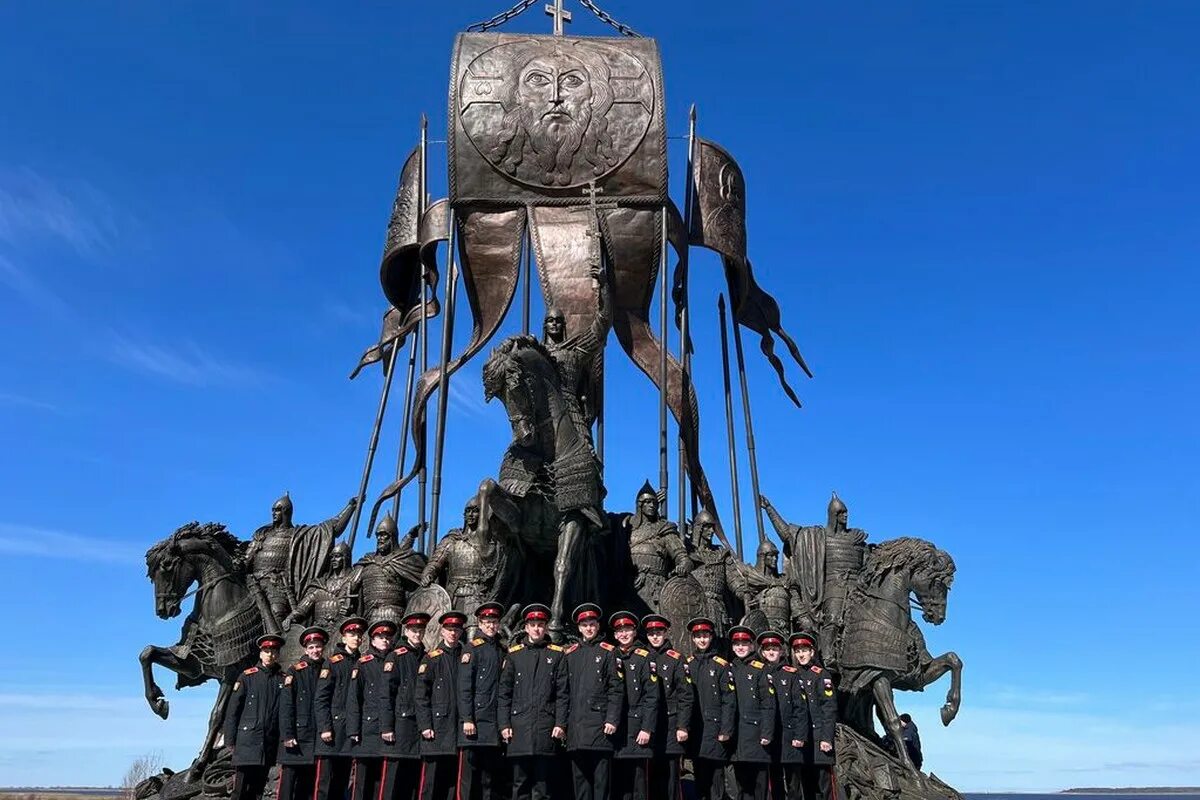 Мемориал Александру Невскому и его дружине на Чудском озере. Памятник Александру Невскому на Чудском озере новый. День воинской славы невского