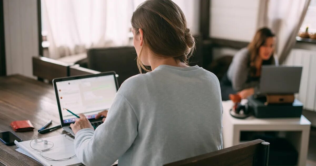 Удаленная работа представляет собой сменную дистанционную работу
