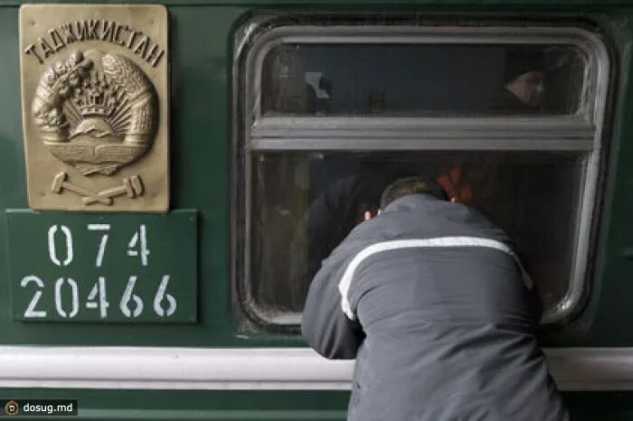 Поезд Москва Душанбе. Поезд Душанбе Москва фото поезда. Железнодорожный вокзал Душанбе. Таджикские проводники в поезде. Нападение на поезд