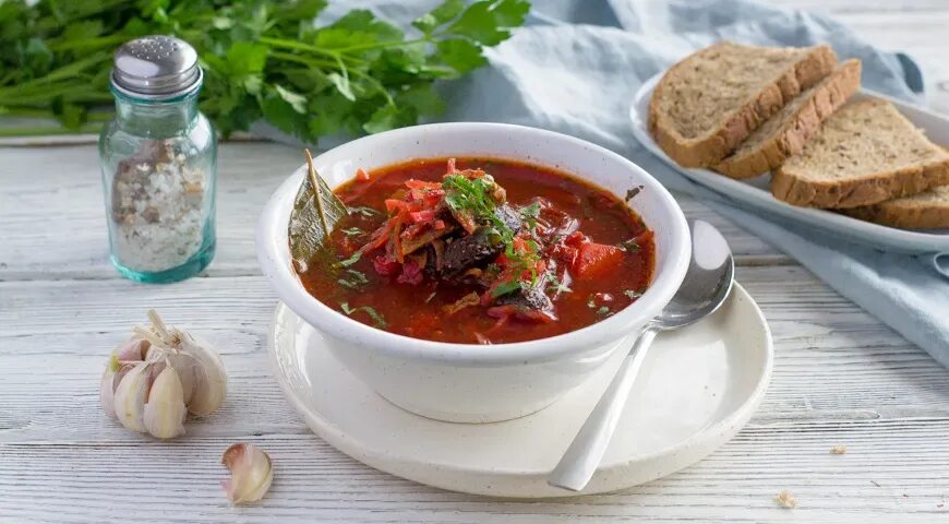 Постный борщ с грибами и фасолью. Грибной борщ. Борщ с белыми грибами. Борщ с фасолью и грибами. Борщ с говядиной и грибами.