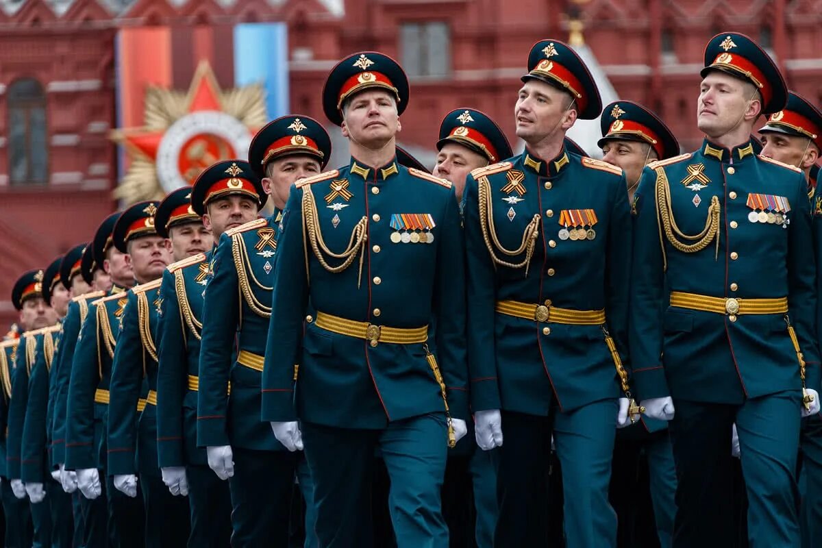 Что такое парадная форма. Парадная форма офицеров вс рф 2025. парадная униформа вс рф. парадная форма военнослужащих российской армии 2025г. парадная форма офицеров мо рф.