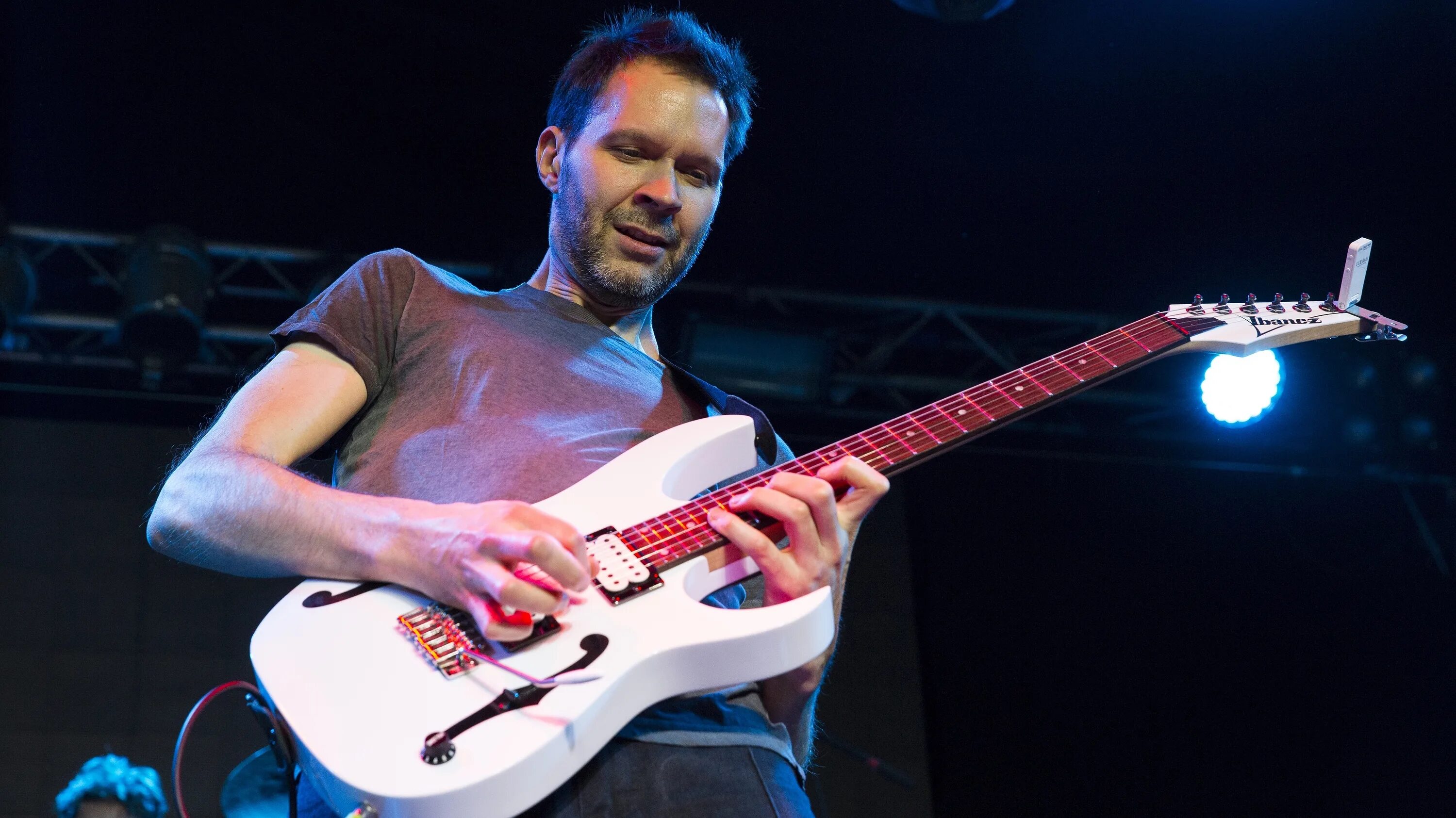 Paul Gilbert. Гилберт гитарист. Paul Gilbert 2021. Paul Gilbert – «Werewolves of Portland». Гитарист виртуоз притворился