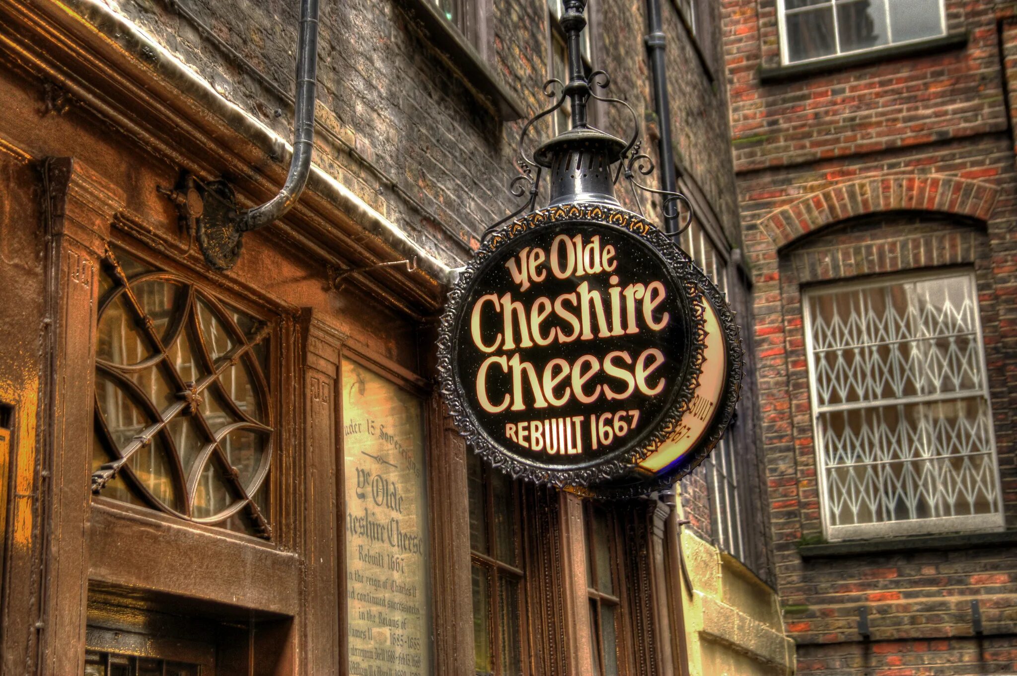 Старинные вывески. Olde Cheshire Cheese паб. Cheshire Cheese pub London. Старый Чеширский сыр Лондон. Лондонские пабы в Лондоне.