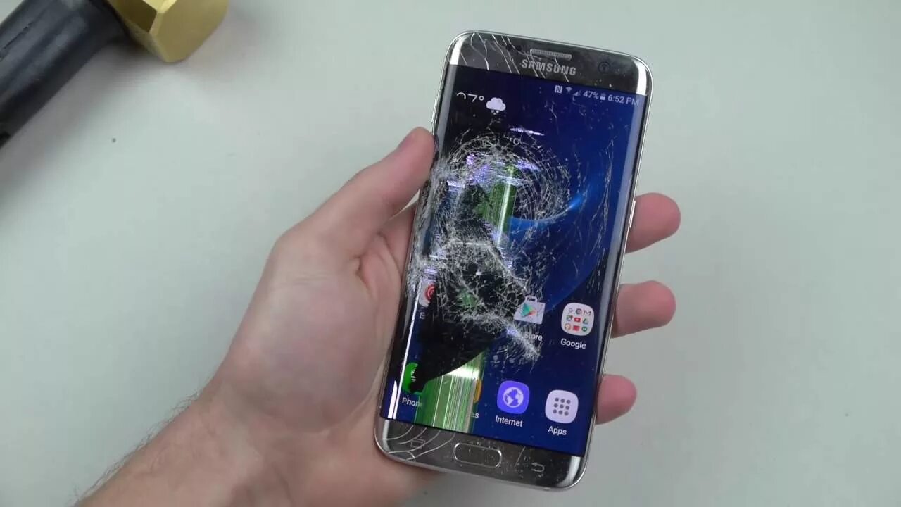 Заменить стекло на смартфоне самсунг. Самсунг галакси s9 Edge. Samsung s7 разбитый. Разбитый Samsung Galaxy s6. Samsung Galaxy a51 разбитый.