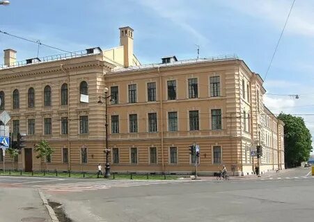Гимназия е м