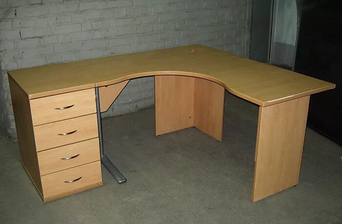 Офисная мебель б у. Офисный стол б/у. Стол эргономичный с подкатной тумбой. Стол офисный бу. Офисная мебель б у куплю