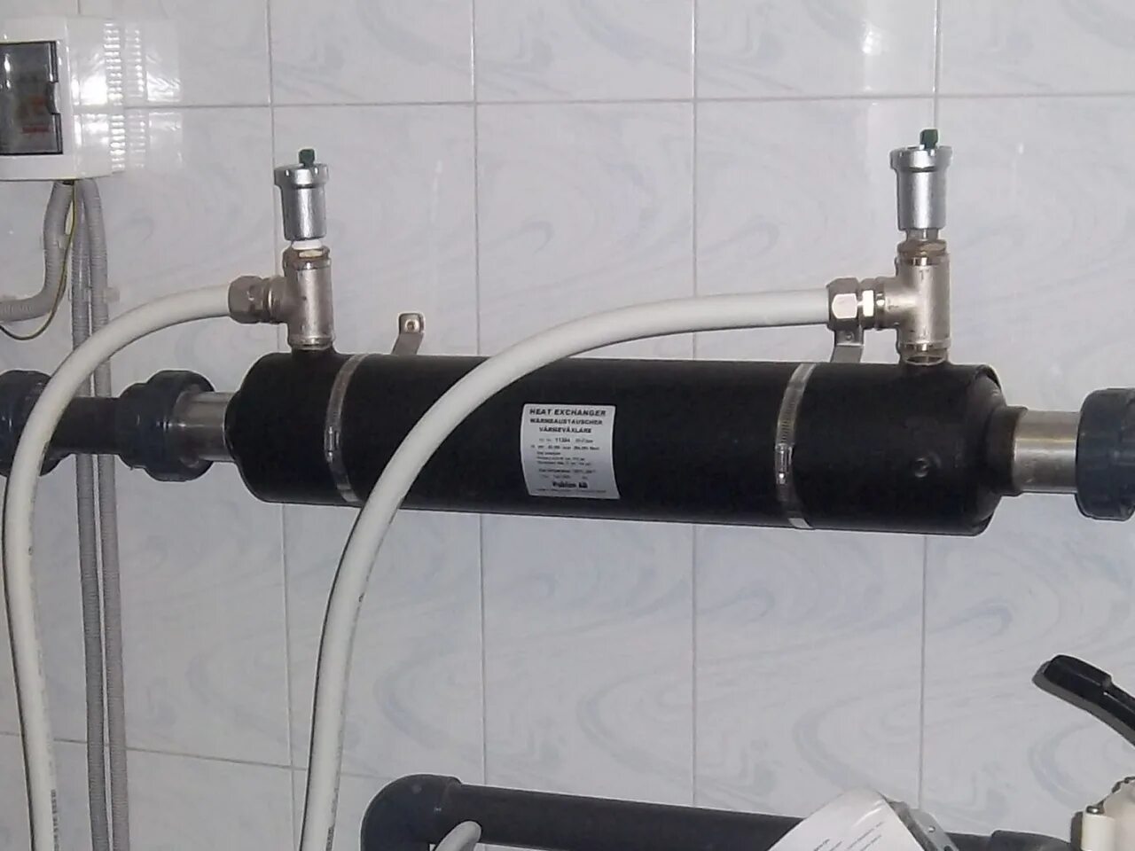 Нагреть воду до 75. Подогрев бассейна дровами. Солнечный водонагреватель 200 литров. Дровяной водонагреватель для бассейна алмар. Кипятильник в ведре.