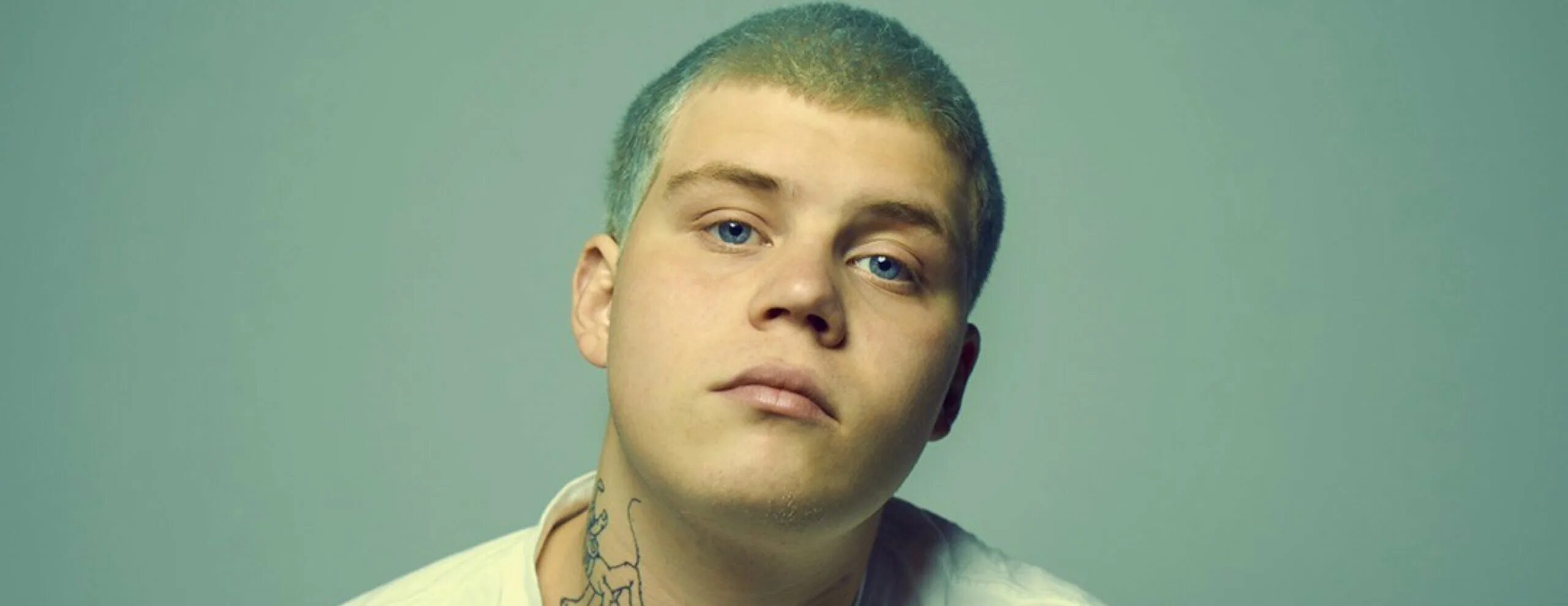Сколько лет янг лину. Янглин 2002. yung lean прическа. yung lean с зелеными волосами. янгл лин прическа.