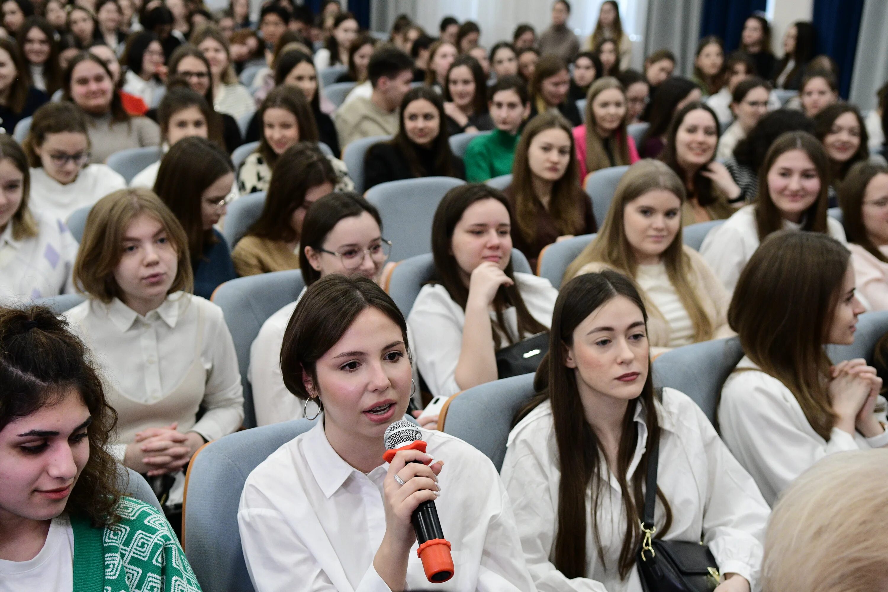 Краснодар люди отзывы. Учитель будущего. Школьник будущего. Студент будущего. Студенты фото.