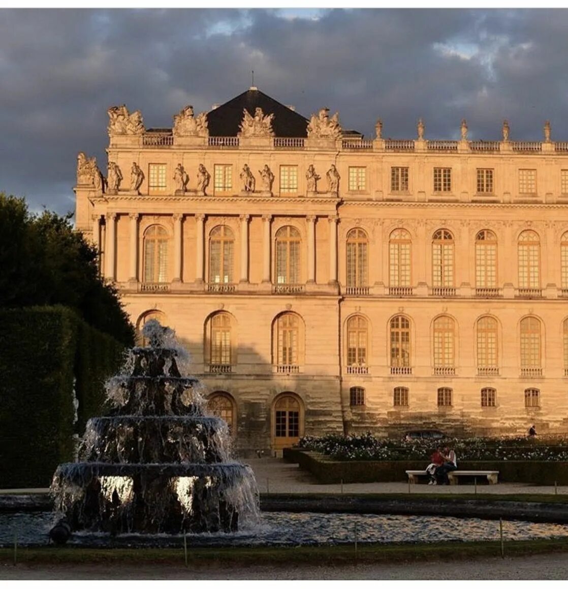 Лувр и версаль. Версаль зеркальная галерея версальского дворца. Париж франция музей дюф. Лувр и версаль. Версаль и лувр.