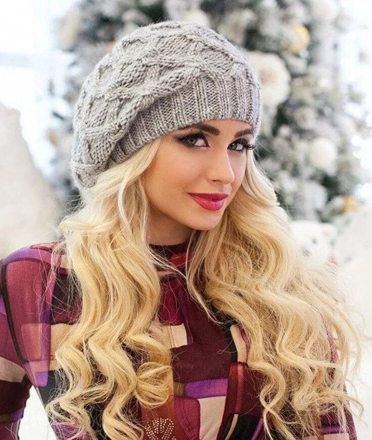 Вязаные шапки фото. Шапка вязаная женская. Вязанные шапки женские. Модные вязаные шапки. Шапки женские зимние вязаные.
