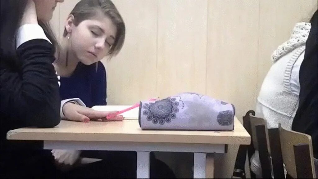 Дрочит На Дистанционном Уроке