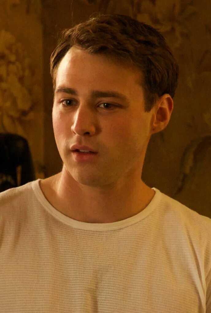 Brooklyn new york команда. Клое delaure биография. Бру́клин нетс лого старое. Эмори коэн в фильме бруклин. Эмори коэн 2021.