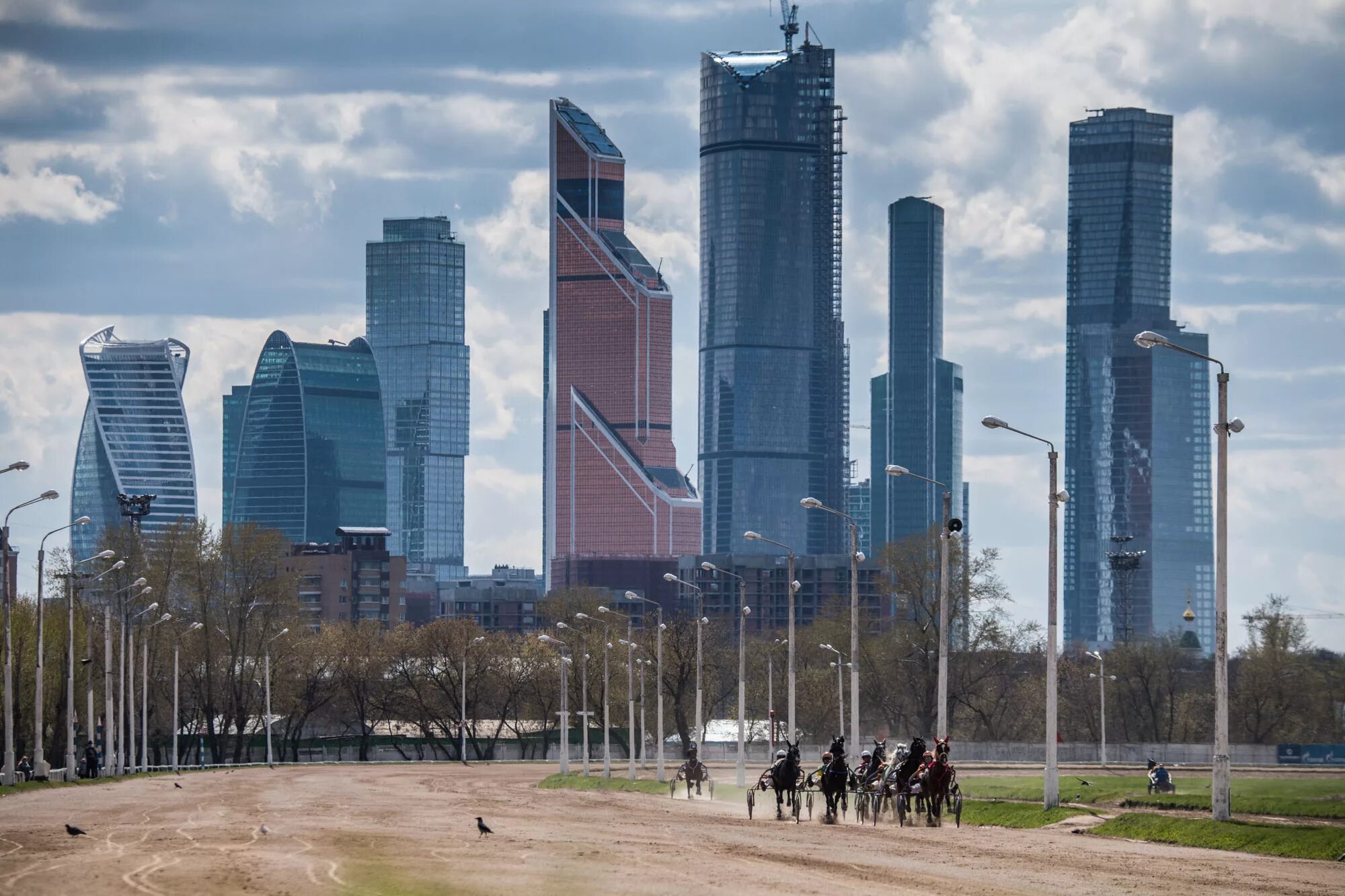 Показать фото москва сити. Москва Сити 8к. Высотки Москвы Москва Сити. Москва Сити ракурс снизу. Небоскребы Москва Сити.