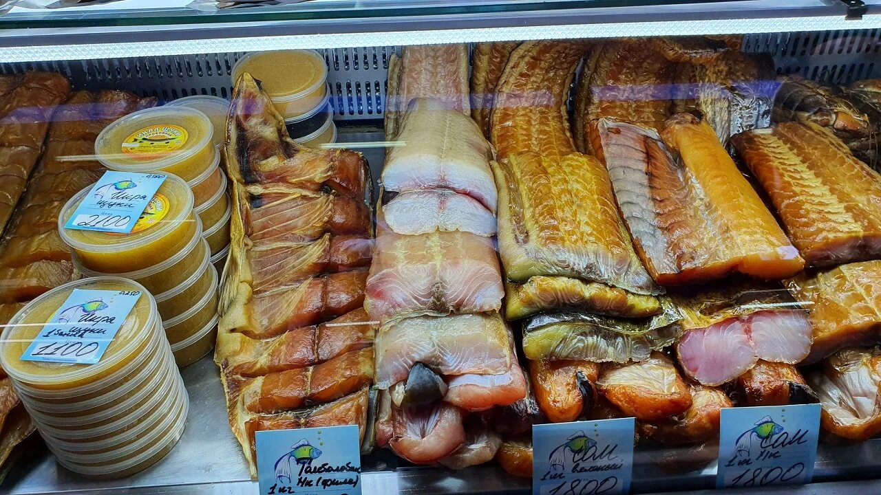 Рыба в астрахани есть. Рынок Селенские Исады в Астрахани. Астраханский рыбный рынок Селенские Исады. Рыбный базар Астрахань. Центральный рынок Астрахань рыбный.