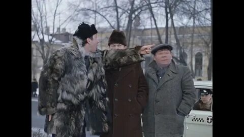 А вон ту
