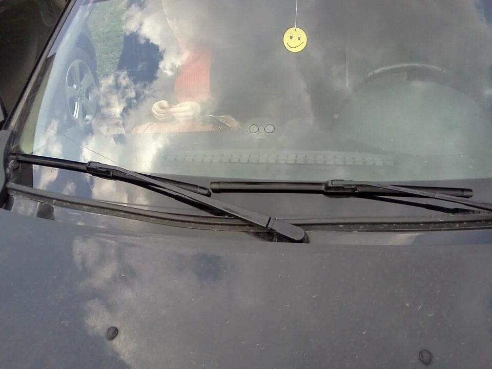 Бескаркасные дворники на ваз 2110. Щетки стеклоочистителя бескаркасные на машине. Правильная установка дворников. Бескаркасные щетки стеклоочистителя. Дворники на 12.