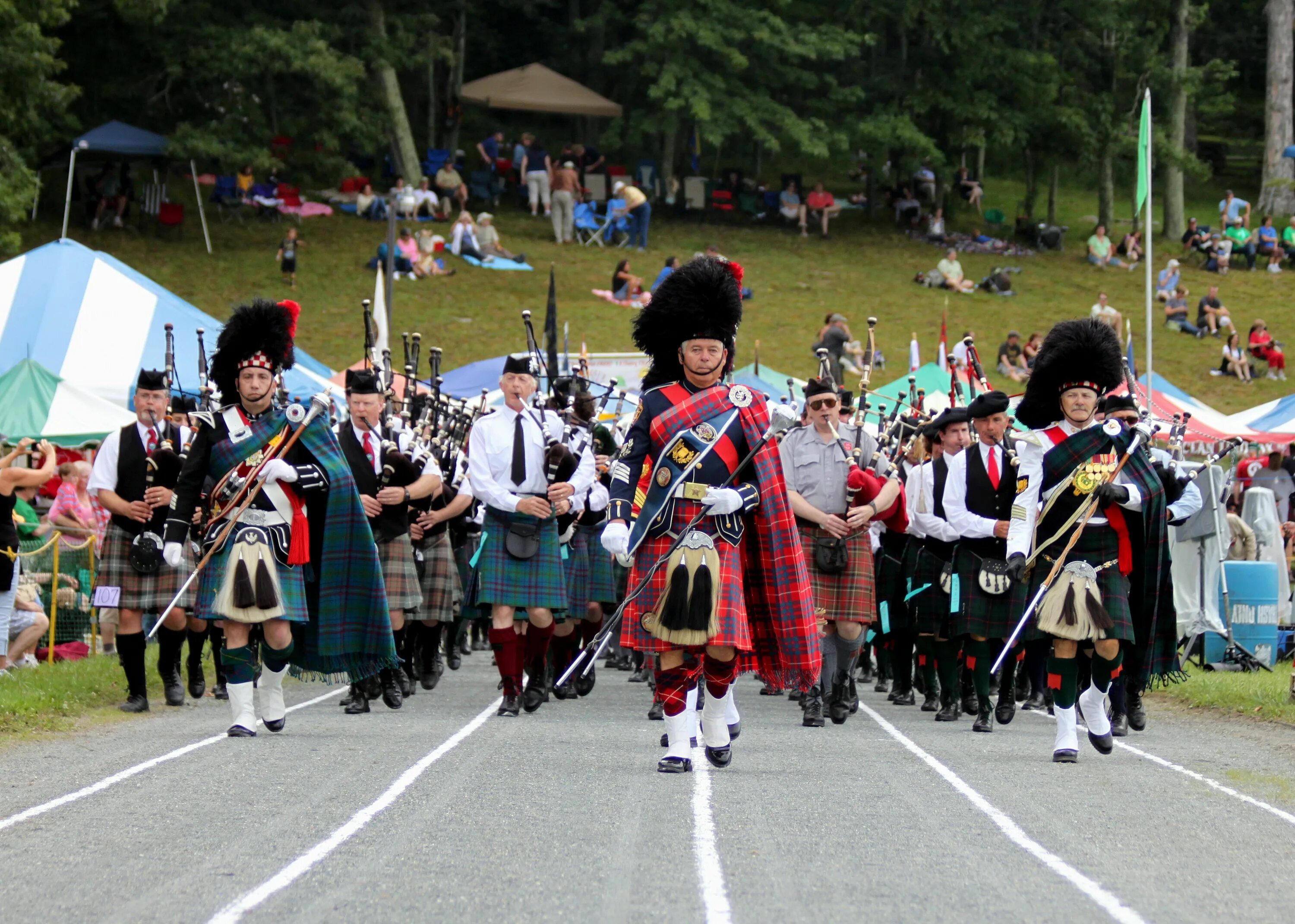 Игры Горцев в Шотландии. Фестиваль Highland Gatherings в Шотландии. Шотландцы нация. Этнос шотландцев.