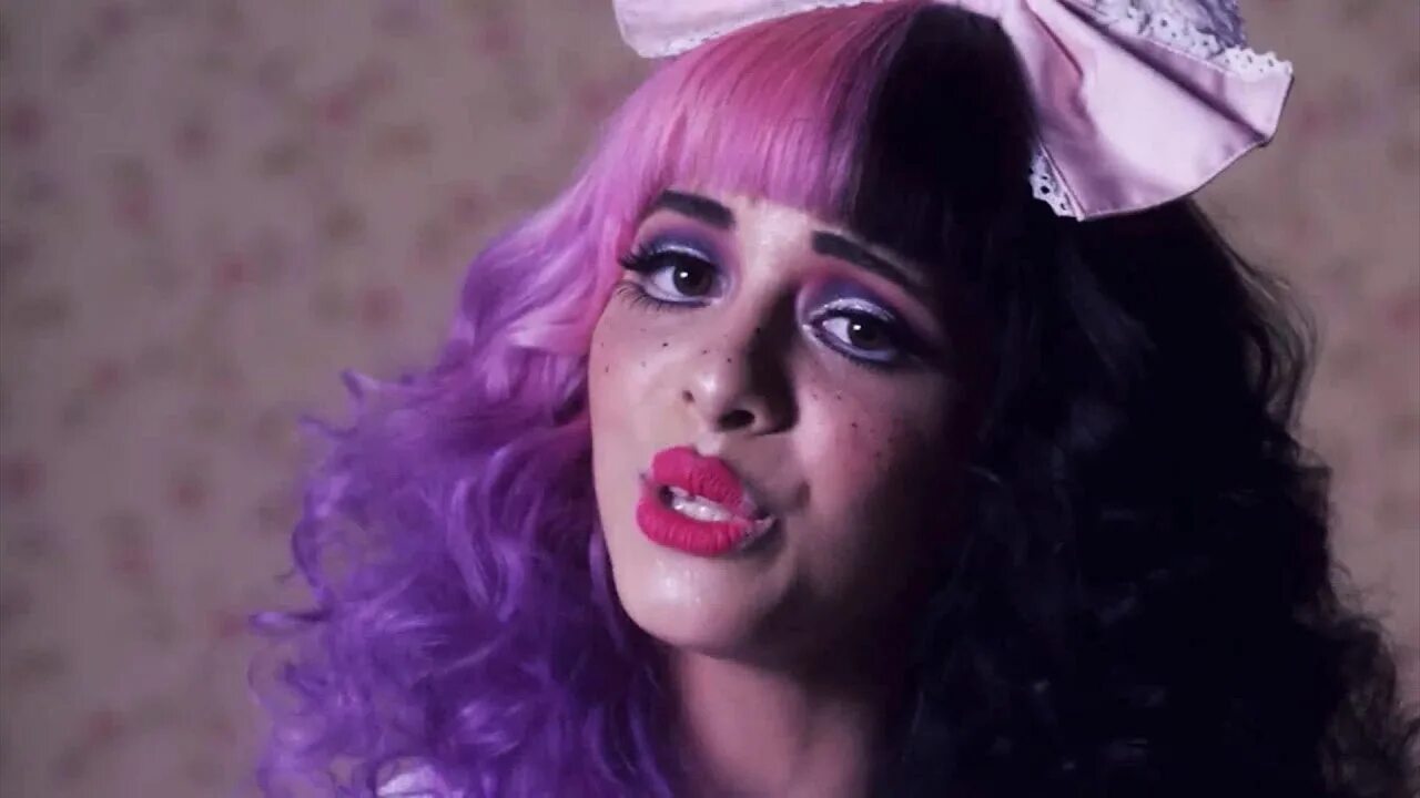 Melanie martinez class. Melanie martinez 2025. melanie martinez 2025. мелани мартинес dollhouse. мелани мартинез ее парень 2025.