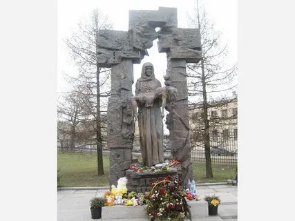 Памятник в беслане погибшим детям
