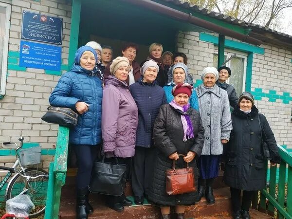 Парфинский муниципальный район. Парфино Новгородская обл. Посёлок Парфино Новгородской области. Посёлок пола Новгородская область Парфинский район. Администрация Парфино.