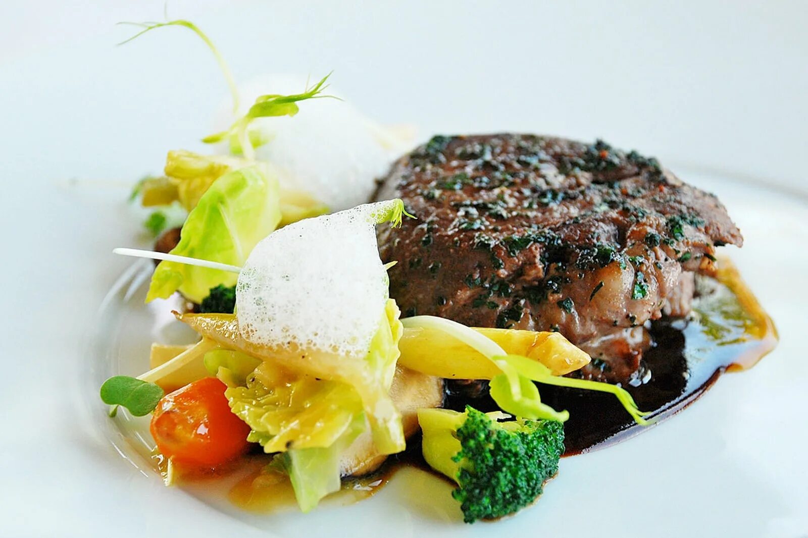 Традиционные французские блюда. Haute cuisine. Закуска арт. Haute cuisine. Блюда французской кухни.