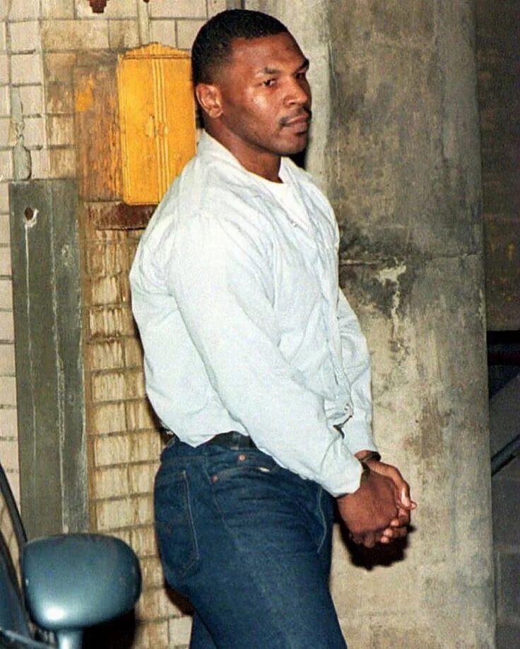 Майк тайсон за что посадили. Майк тайсон. mike tyson 2000. mike tyson 1994. mike tyson prison.