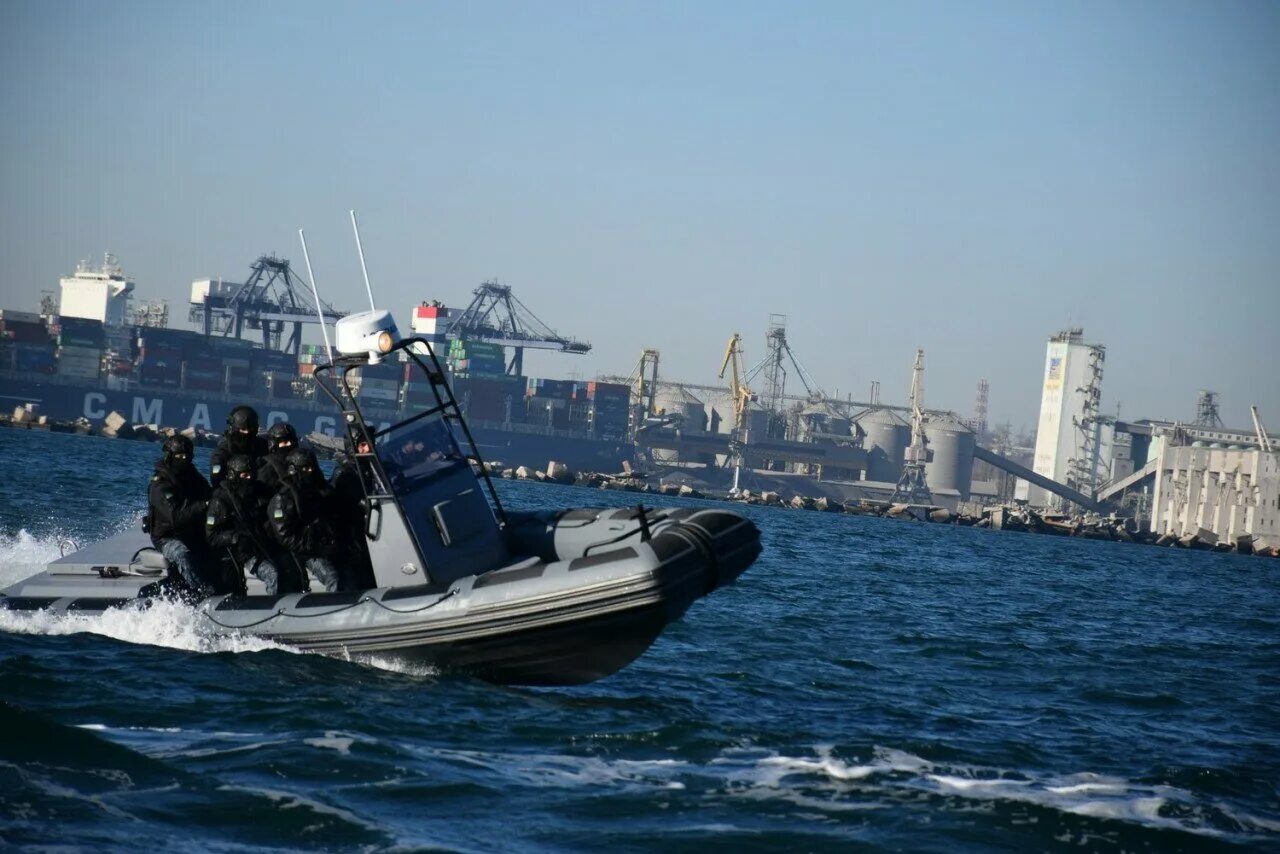 Мариуполь катера военные. Катера береговой охраны украины. Береговая охрана украины. Морская охрана украины. Катер мангуст 12150.