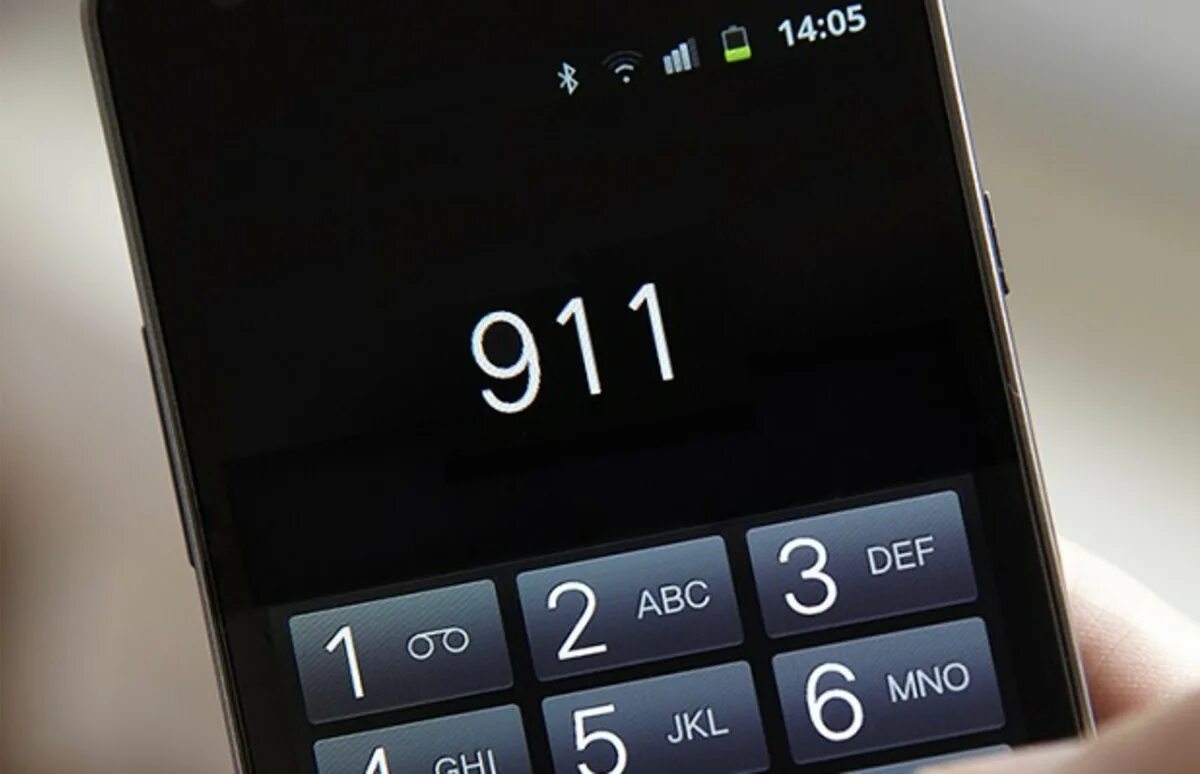 911 плачу в квартире. 911 Звонить. 911 Звонок скрин. 911 Телефон.