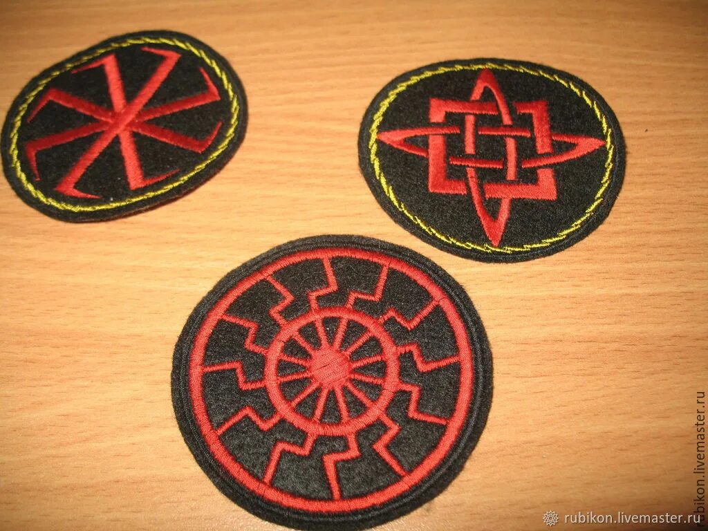 Нашивка патч рун. Шеврон громовик. Славянские шевроны. Славянские нашивки. Цветок папоротника оберег славянский.
