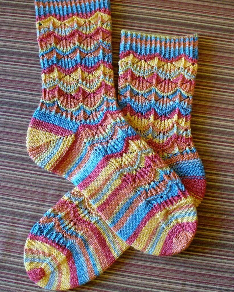 Носки из секционной пряжи спицами. Секционная пряжа для носков. Секционная пряжа для носков. Секционная пряжа для носков. Носки из секционной пряжи.