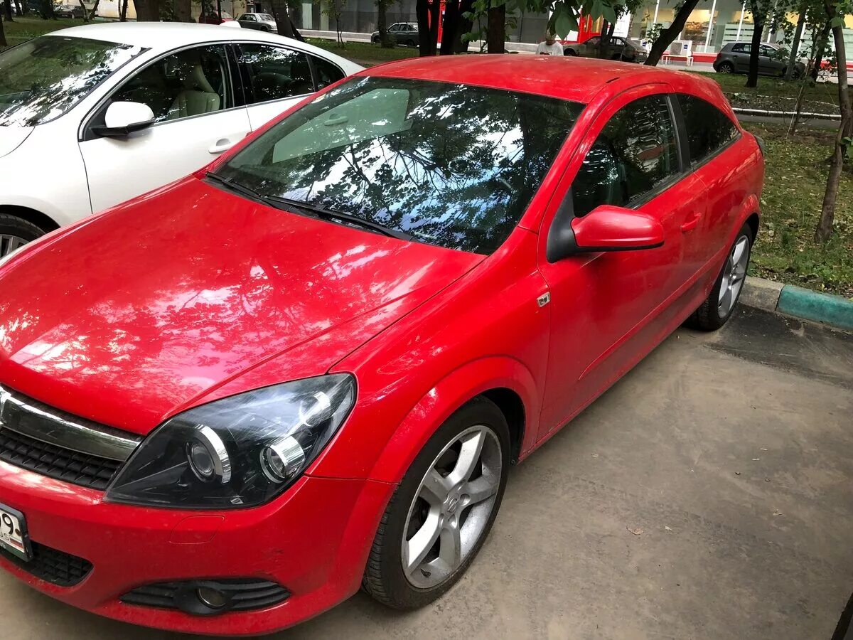 Red astra. Opel astra h gtc красная. красный opel astra h хэтчбек.