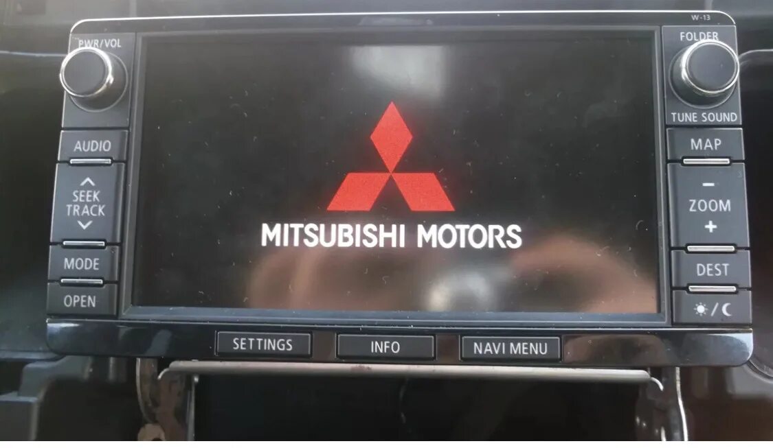 Автомагнитолы mitsubishi. Магнитола 2 din Mitsubishi Outlander 3. Штатная автомагнитола 1 din Паджеро спорт 2. Магнитола w13 Outlander 3. 11 Магнитола Митсубиси Паджеро 4.