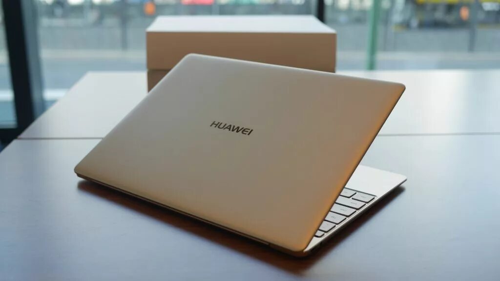 Huawei matebook 14 256. Хуавей макбук. Мате бук. Huawei MATEBOOK задний корпус. Хуавей ноутбук матебок д16 розовый.