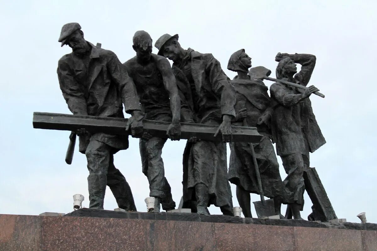 Памятник площадь победы санкт-петербург. Памятник героическим защитникам ленинграда на площади победы. Монумент на площади победы в санкт-петербурге. Монумент героическим защитникам ленинграда вечный огонь. Площадь победы санкт-петербург мемориал.