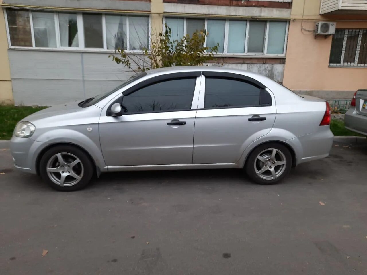 Диск авео т250 15. Диски на шевроле авео т250. шевроле авео т250 на литье r15. диски на шевроле авео т250 r15. колеса на chevrolet aveo т250.