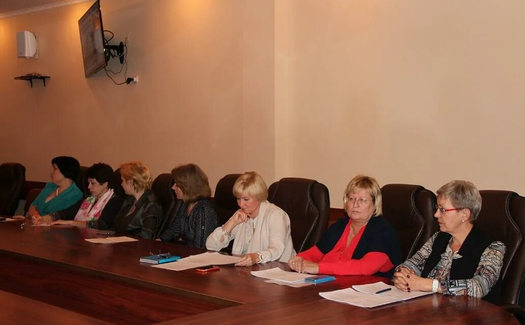 амурский областной иро. амурский институт развития образования благовещенск. иросо работники. иро благовещенск амурская. иро кировской области логотип.