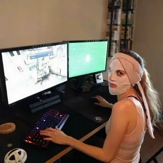 Когда играет девушка