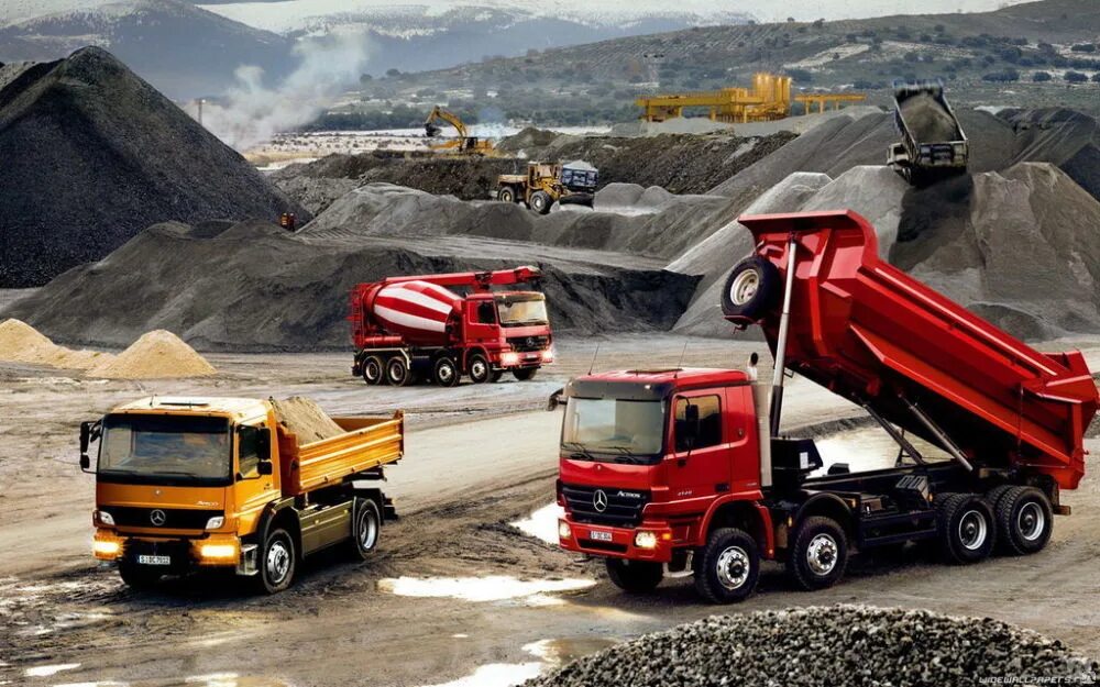 Песок скания камаз. Volvo самосвал в карьере. Автосамосвал komatsu 730e. Грузовик с песком. Самосвал в карьере.