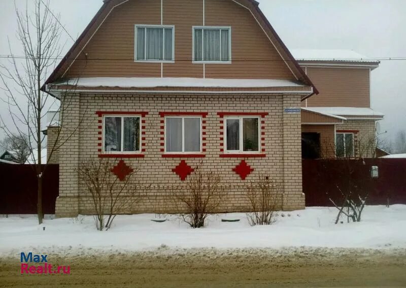 Авито дом в нижнем новгороде. Дом в старой руссе. частный дом вторичка. старая русса дома.