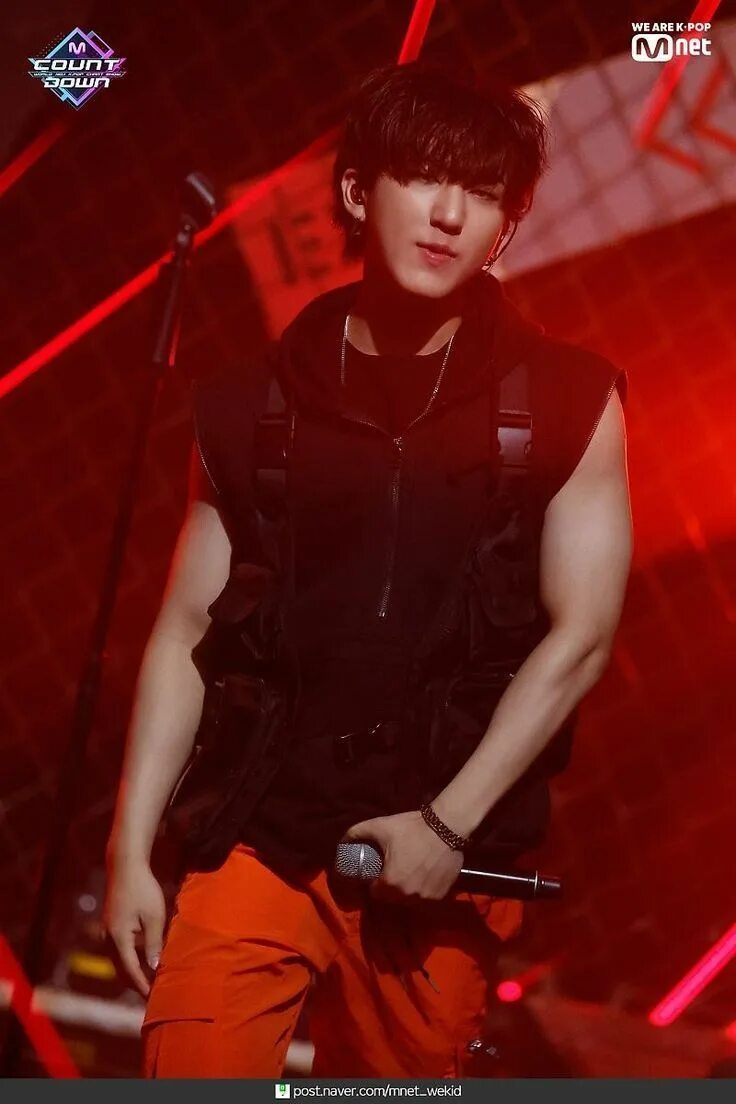 Пресс чанбина. Со чанбин stray kids хот. Чонин из stray kids пресс. Stray kids пресс чанбина. Пресс чанбина.