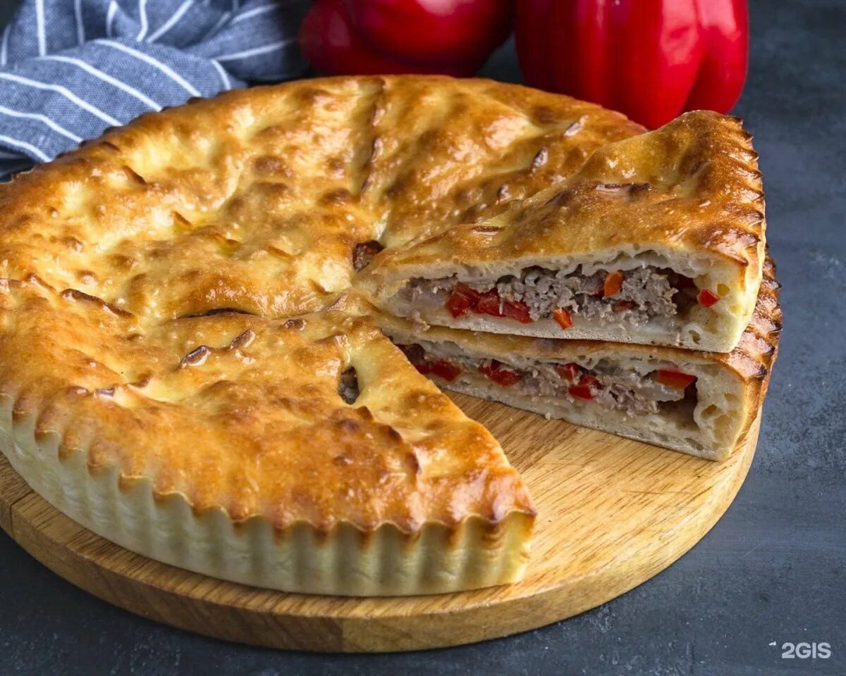 Сонник есть пирог. Пирог. выпечка пироги. круглый пирог с мясом. мясной осетинский пирог.