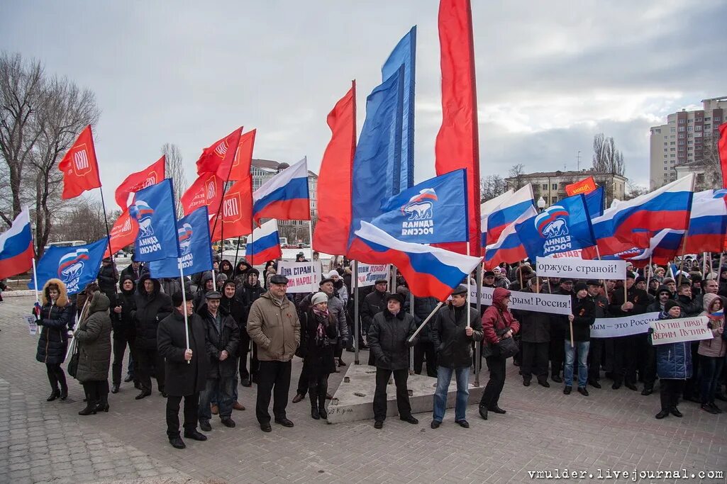 Крым Россия укажите событие которому посвящен митинг. Акция в поддержку воссоединения Крыма с Россией. Фотоколлаж из митингов Крыма за Россию. Картинки в поддержку воссоединения с Крымом. Почему народ россии приветствовал крым