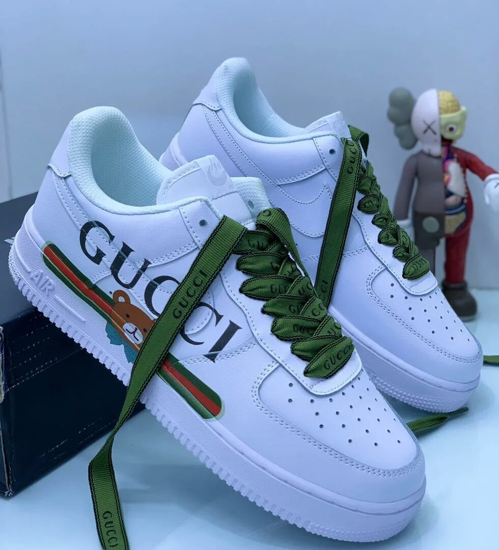 Гуччи найк. Nike Air Force 1 x Gucci. Nike Air Force 1 Custom Gucci. Nike x Gucci. Найк форсы гуччи.