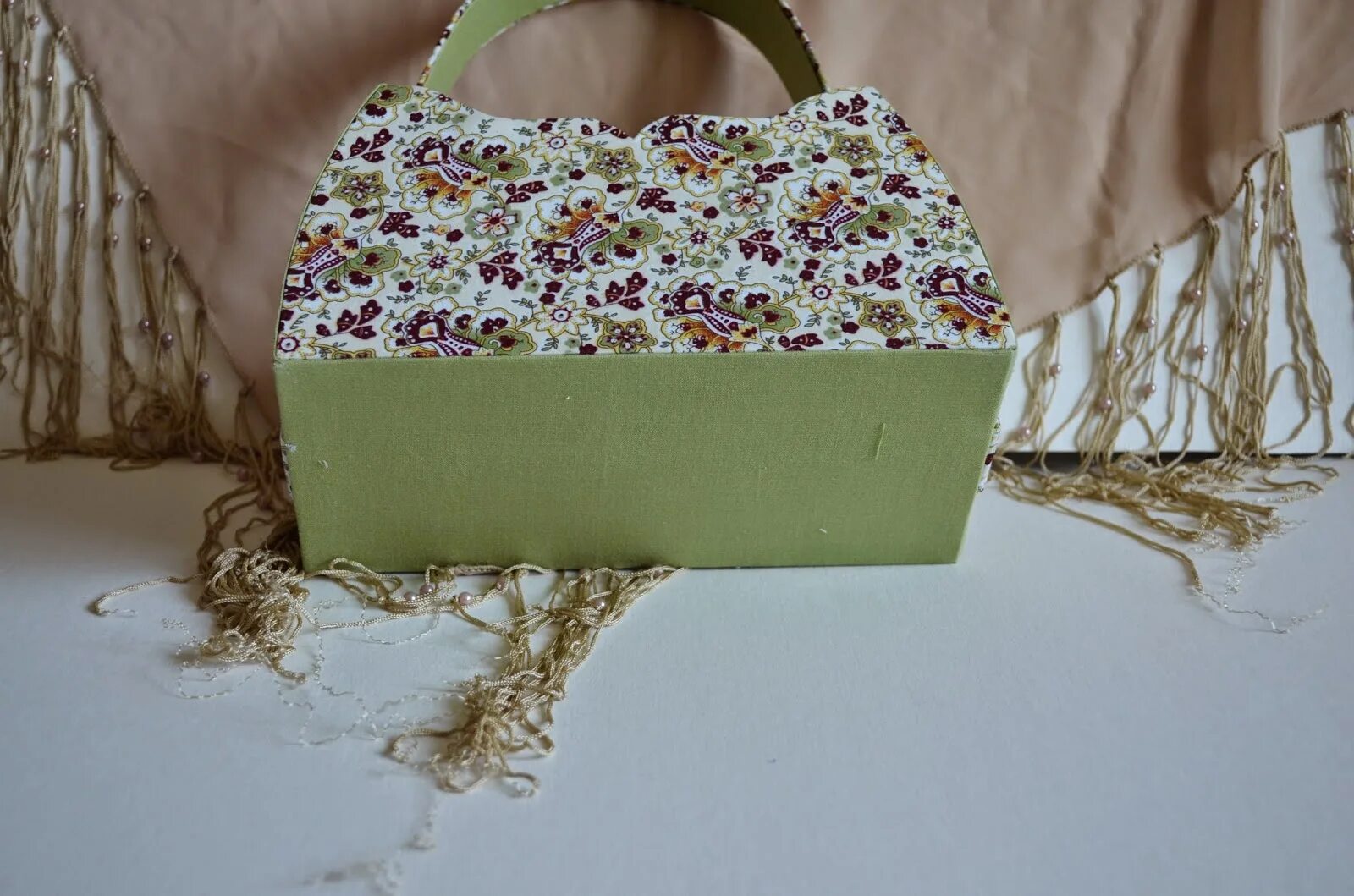 Сумка коробочка женская. Коробочки сумочки. Сумка коробочка. Сумка луи виттон бокс. Коробка сумка подарочная.